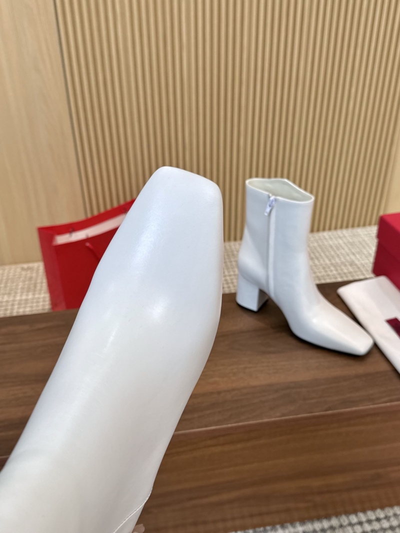 Va1e*ntin0 boots